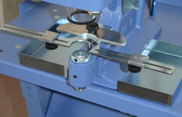 Guide for adjustement snaps distance